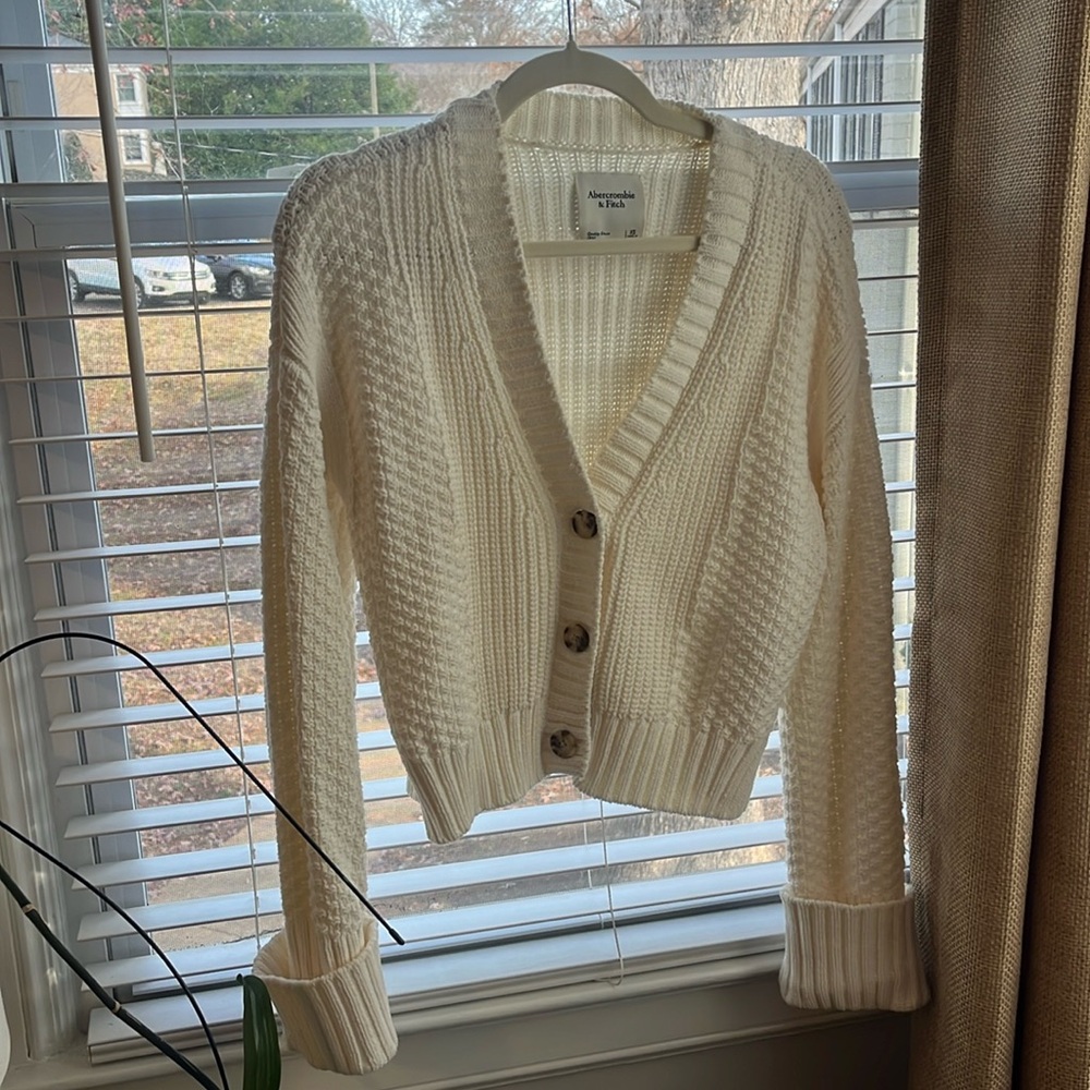 Cream xs cardigan